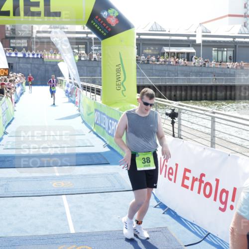 10.08.2025 - GEWOBA Citytriathlon Bremen H.Heesch http://msf.ph/oto/8554721 10.08.2025 15:20:08 Ziel 38, 81, 238, 445 meine-sportfotos.de