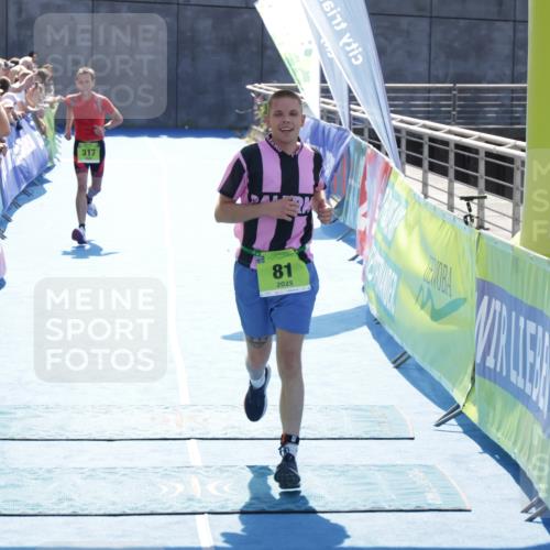 10.08.2025 - GEWOBA Citytriathlon Bremen H.Heesch http://msf.ph/oto/8554724 10.08.2025 15:20:11 Ziel 38, 81, 317 meine-sportfotos.de