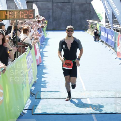 10.08.2025 - GEWOBA Citytriathlon Bremen H.Heesch http://msf.ph/oto/8554725 10.08.2025 14:11:29 Ziel 629 meine-sportfotos.de