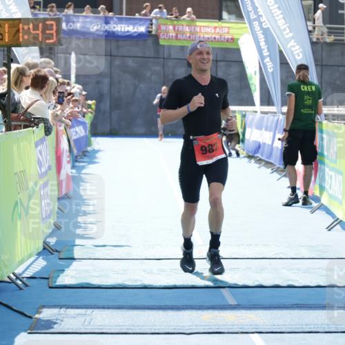 10.08.2025 - GEWOBA Citytriathlon Bremen H.Heesch http://msf.ph/oto/8554737 10.08.2025 14:11:46 Ziel 982 meine-sportfotos.de