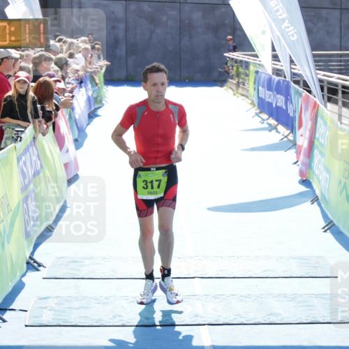 10.08.2025 - GEWOBA Citytriathlon Bremen H.Heesch http://msf.ph/oto/8554745 10.08.2025 15:20:15 Ziel 81, 317 meine-sportfotos.de