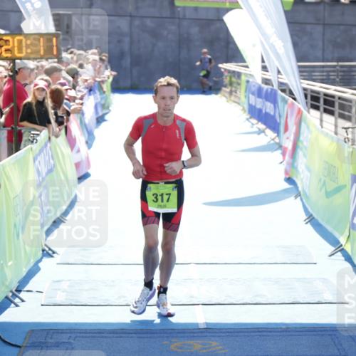 10.08.2025 - GEWOBA Citytriathlon Bremen H.Heesch http://msf.ph/oto/8554748 10.08.2025 15:20:15 Ziel 81, 317 meine-sportfotos.de