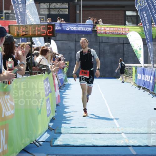 10.08.2025 - GEWOBA Citytriathlon Bremen H.Heesch http://msf.ph/oto/8554754 10.08.2025 14:11:56 Ziel 648 meine-sportfotos.de