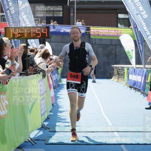 10.08.2025 - GEWOBA Citytriathlon Bremen H.Heesch http://msf.ph/oto/8554762 10.08.2025 14:11:57 Ziel 648 meine-sportfotos.de
