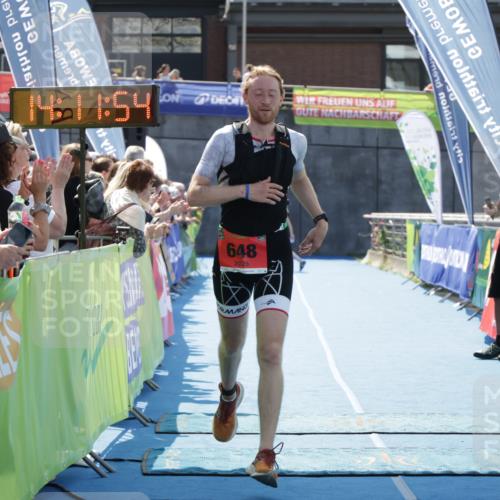 10.08.2025 - GEWOBA Citytriathlon Bremen H.Heesch http://msf.ph/oto/8554766 10.08.2025 14:11:58 Ziel 648 meine-sportfotos.de
