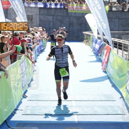 10.08.2025 - GEWOBA Citytriathlon Bremen H.Heesch http://msf.ph/oto/8554770 10.08.2025 15:20:29 Ziel 50, 177 meine-sportfotos.de