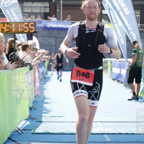10.08.2025 - GEWOBA Citytriathlon Bremen H.Heesch http://msf.ph/oto/8554777 10.08.2025 14:11:59 Ziel 648 meine-sportfotos.de