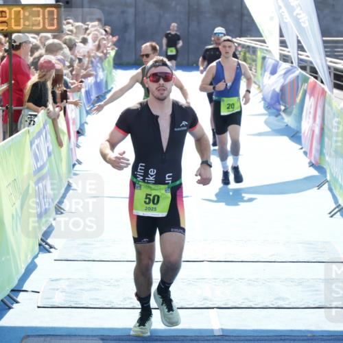 10.08.2025 - GEWOBA Citytriathlon Bremen H.Heesch http://msf.ph/oto/8554782 10.08.2025 15:20:34 Ziel 20, 47, 50, 76, 177 meine-sportfotos.de