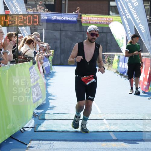 10.08.2025 - GEWOBA Citytriathlon Bremen H.Heesch http://msf.ph/oto/8554793 10.08.2025 14:12:06 Ziel 806 meine-sportfotos.de