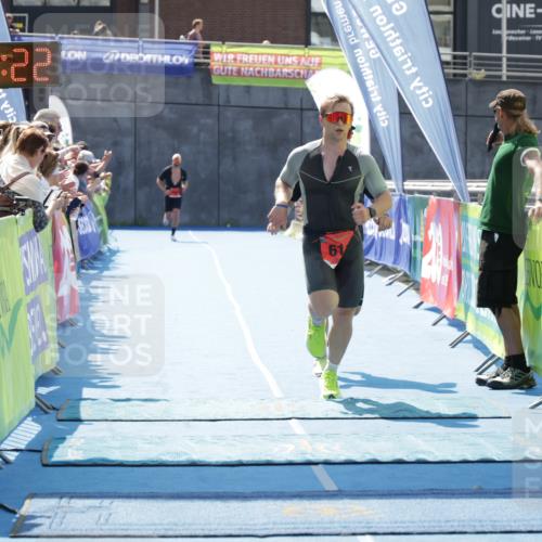 10.08.2025 - GEWOBA Citytriathlon Bremen H.Heesch http://msf.ph/oto/8554806 10.08.2025 14:12:25 Ziel 611, 745 meine-sportfotos.de