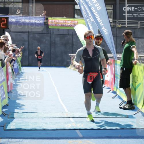 10.08.2025 - GEWOBA Citytriathlon Bremen H.Heesch http://msf.ph/oto/8554809 10.08.2025 14:12:25 Ziel 611, 745 meine-sportfotos.de