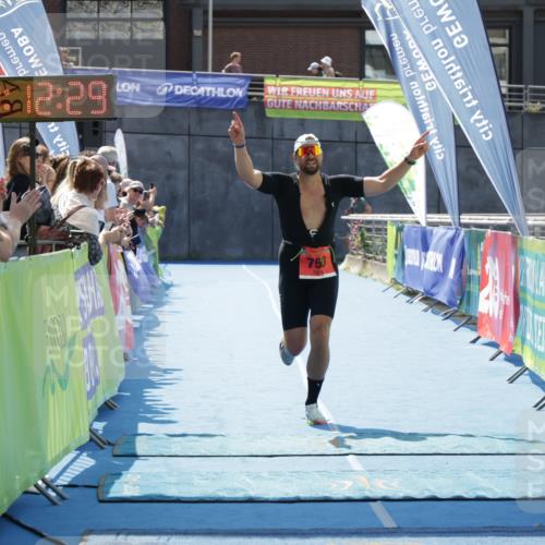 10.08.2025 - GEWOBA Citytriathlon Bremen H.Heesch http://msf.ph/oto/8554817 10.08.2025 14:12:33 Ziel 611, 745, 750 meine-sportfotos.de