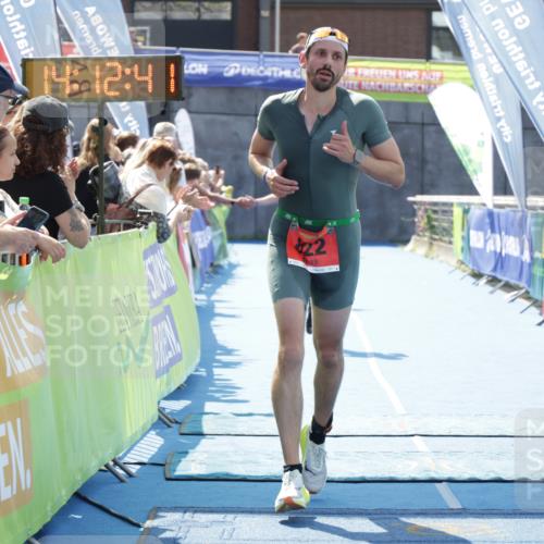 10.08.2025 - GEWOBA Citytriathlon Bremen H.Heesch http://msf.ph/oto/8554842 10.08.2025 14:12:45 Ziel 675, 822 meine-sportfotos.de