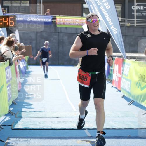 10.08.2025 - GEWOBA Citytriathlon Bremen H.Heesch http://msf.ph/oto/8554854 10.08.2025 14:12:50 Ziel 675, 685, 822, 1037 meine-sportfotos.de