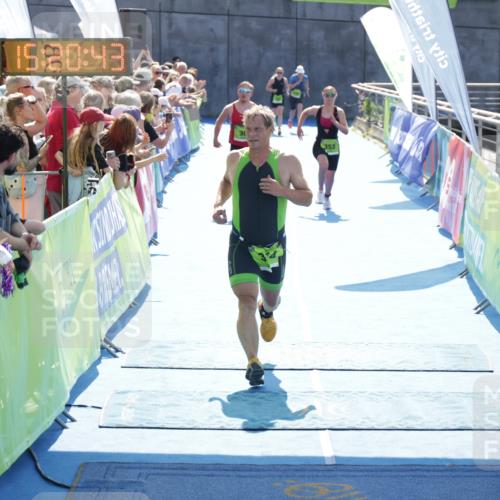 10.08.2025 - GEWOBA Citytriathlon Bremen H.Heesch http://msf.ph/oto/8554857 10.08.2025 15:20:47 Ziel 30, 69, 314, 353, 423 meine-sportfotos.de