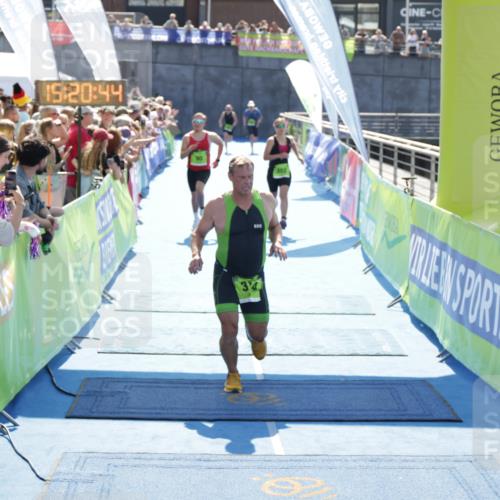 10.08.2025 - GEWOBA Citytriathlon Bremen H.Heesch http://msf.ph/oto/8554866 10.08.2025 15:20:48 Ziel 30, 69, 314, 353, 423 meine-sportfotos.de