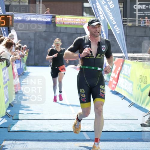 10.08.2025 - GEWOBA Citytriathlon Bremen H.Heesch http://msf.ph/oto/8554874 10.08.2025 14:13:01 Ziel 840, 950, 1037 meine-sportfotos.de