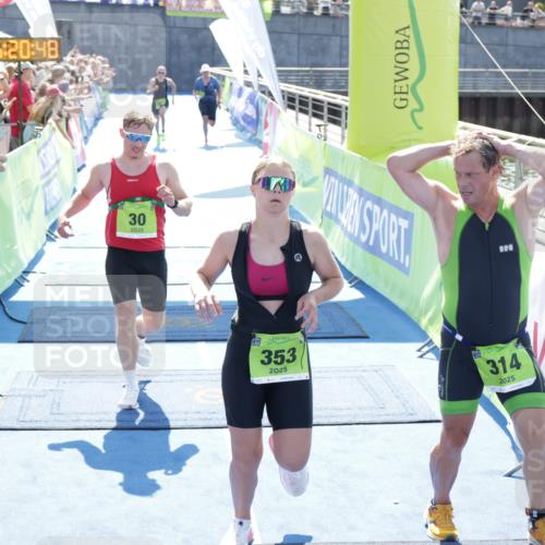 10.08.2025 - GEWOBA Citytriathlon Bremen H.Heesch http://msf.ph/oto/8554876 10.08.2025 15:20:52 Ziel 30, 314, 353, 423, 436 meine-sportfotos.de