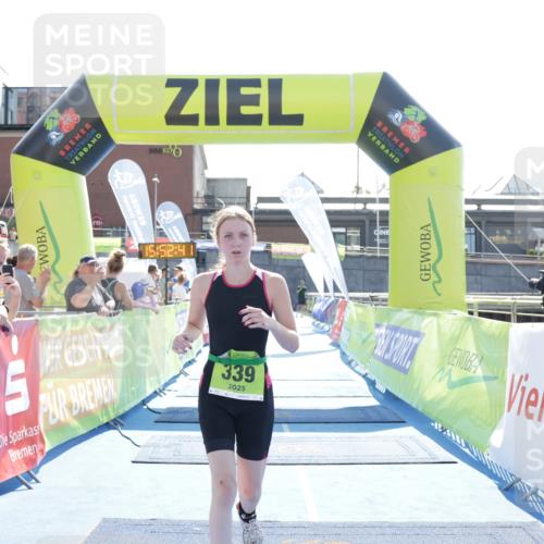 10.08.2025 - GEWOBA Citytriathlon Bremen H.Heesch http://msf.ph/oto/8554882 10.08.2025 15:52:45 Ziel 339, 380 meine-sportfotos.de