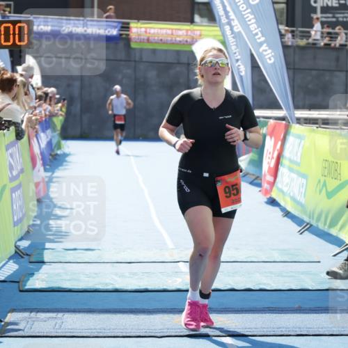 10.08.2025 - GEWOBA Citytriathlon Bremen H.Heesch http://msf.ph/oto/8554886 10.08.2025 14:13:03 Ziel 840, 950 meine-sportfotos.de