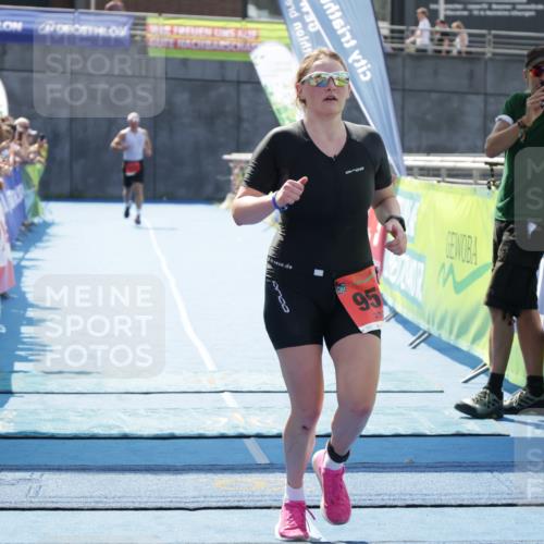 10.08.2025 - GEWOBA Citytriathlon Bremen H.Heesch http://msf.ph/oto/8554889 10.08.2025 14:13:03 Ziel 840, 950 meine-sportfotos.de