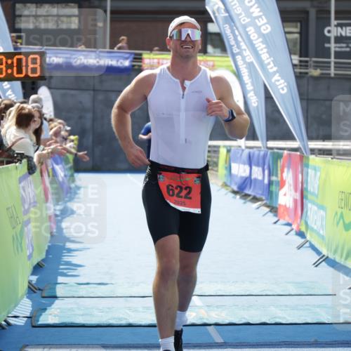 10.08.2025 - GEWOBA Citytriathlon Bremen H.Heesch http://msf.ph/oto/8554898 10.08.2025 14:13:12 Ziel 622 meine-sportfotos.de