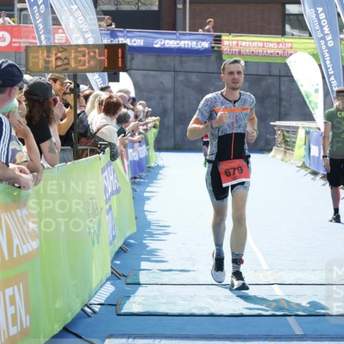 10.08.2025 - GEWOBA Citytriathlon Bremen H.Heesch http://msf.ph/oto/8554904 10.08.2025 14:13:44 Ziel 679 meine-sportfotos.de