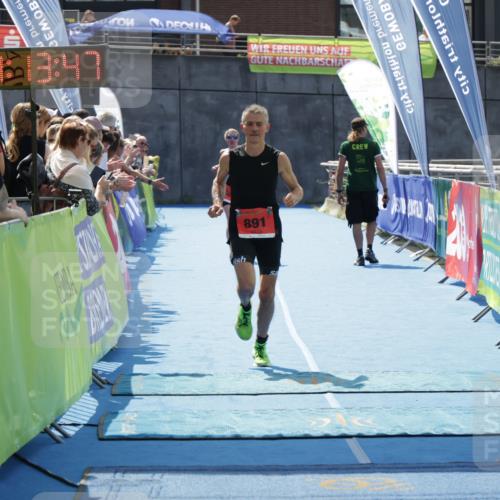 10.08.2025 - GEWOBA Citytriathlon Bremen H.Heesch http://msf.ph/oto/8554909 10.08.2025 14:13:50 Ziel 679, 891, 966 meine-sportfotos.de