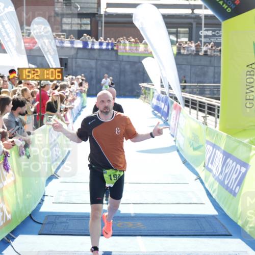 10.08.2025 - GEWOBA Citytriathlon Bremen H.Heesch http://msf.ph/oto/8554921 10.08.2025 15:21:10 Ziel 198, 272 meine-sportfotos.de