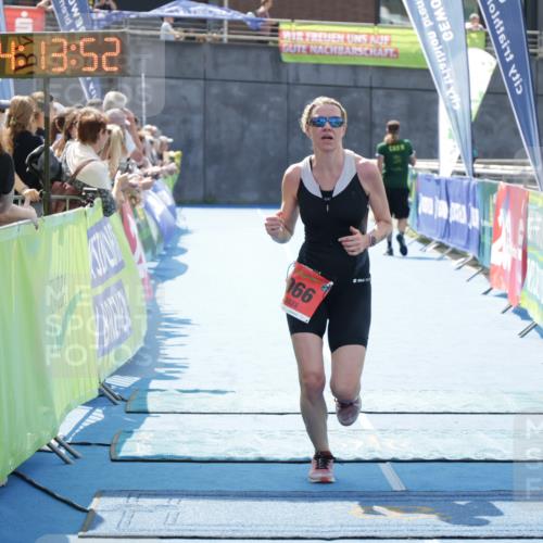 10.08.2025 - GEWOBA Citytriathlon Bremen H.Heesch http://msf.ph/oto/8554932 10.08.2025 14:13:56 Ziel 891, 966 meine-sportfotos.de