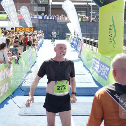 10.08.2025 - GEWOBA Citytriathlon Bremen H.Heesch http://msf.ph/oto/8554933 10.08.2025 15:21:12 Ziel 198, 272 meine-sportfotos.de