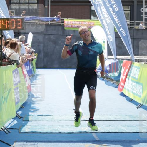 10.08.2025 - GEWOBA Citytriathlon Bremen H.Heesch http://msf.ph/oto/8554943 10.08.2025 14:14:06 Ziel 834 meine-sportfotos.de