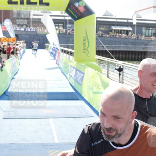 10.08.2025 - GEWOBA Citytriathlon Bremen H.Heesch http://msf.ph/oto/8554944 10.08.2025 15:21:13 Ziel 147, 198, 272 meine-sportfotos.de