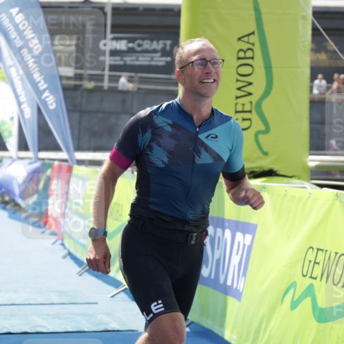 10.08.2025 - GEWOBA Citytriathlon Bremen H.Heesch http://msf.ph/oto/8554950 10.08.2025 14:14:07 Ziel 834 meine-sportfotos.de