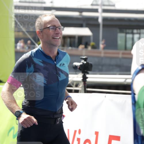 10.08.2025 - GEWOBA Citytriathlon Bremen H.Heesch http://msf.ph/oto/8554953 10.08.2025 14:14:08 Ziel 834 meine-sportfotos.de