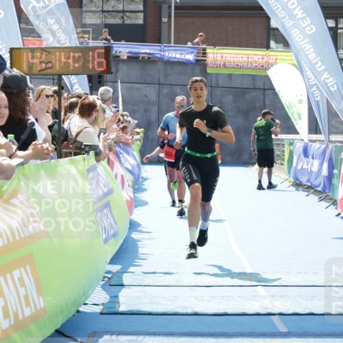 10.08.2025 - GEWOBA Citytriathlon Bremen H.Heesch http://msf.ph/oto/8554955 10.08.2025 14:14:20 Ziel 552, 852, 940 meine-sportfotos.de