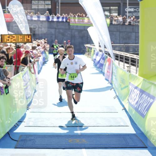10.08.2025 - GEWOBA Citytriathlon Bremen H.Heesch http://msf.ph/oto/8554959 10.08.2025 15:21:18 Ziel 58, 90, 147 meine-sportfotos.de