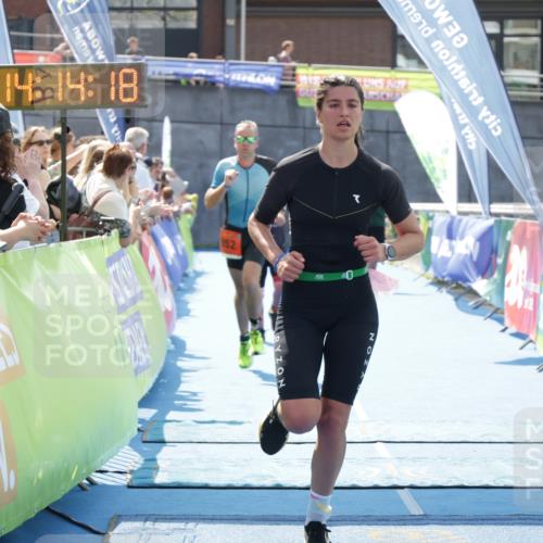 10.08.2025 - GEWOBA Citytriathlon Bremen H.Heesch http://msf.ph/oto/8554967 10.08.2025 14:14:21 Ziel 552, 852, 940 meine-sportfotos.de