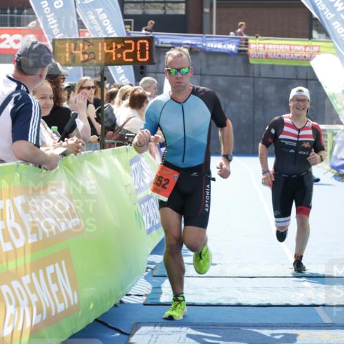 10.08.2025 - GEWOBA Citytriathlon Bremen H.Heesch http://msf.ph/oto/8554976 10.08.2025 14:14:23 Ziel 552, 852, 940 meine-sportfotos.de