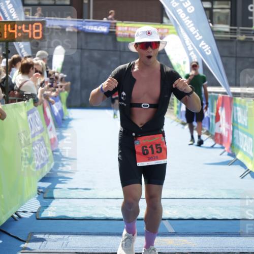 10.08.2025 - GEWOBA Citytriathlon Bremen H.Heesch http://msf.ph/oto/8555005 10.08.2025 14:14:51 Ziel 615, 826 meine-sportfotos.de