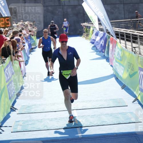 10.08.2025 - GEWOBA Citytriathlon Bremen H.Heesch http://msf.ph/oto/8555009 10.08.2025 15:21:29 Ziel 58, 242, 289, 484 meine-sportfotos.de