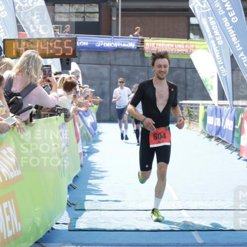 10.08.2025 - GEWOBA Citytriathlon Bremen H.Heesch http://msf.ph/oto/8555029 10.08.2025 14:14:59 Ziel 604, 1029 meine-sportfotos.de