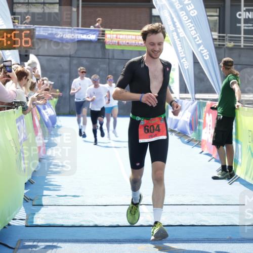 10.08.2025 - GEWOBA Citytriathlon Bremen H.Heesch http://msf.ph/oto/8555034 10.08.2025 14:15:00 Ziel 604, 1029 meine-sportfotos.de