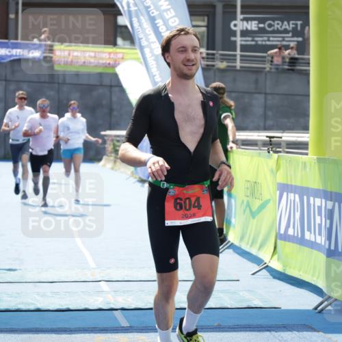 10.08.2025 - GEWOBA Citytriathlon Bremen H.Heesch http://msf.ph/oto/8555042 10.08.2025 14:15:00 Ziel 604, 1029 meine-sportfotos.de