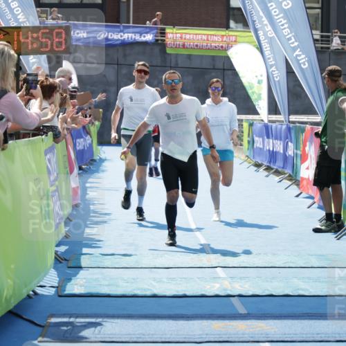10.08.2025 - GEWOBA Citytriathlon Bremen H.Heesch http://msf.ph/oto/8555049 10.08.2025 14:15:02 Ziel 604, 642, 1029 meine-sportfotos.de