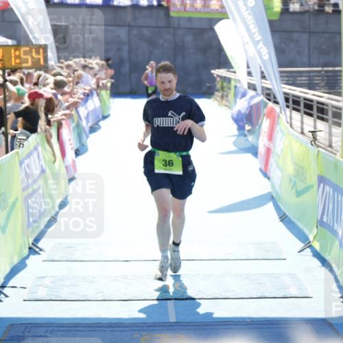 10.08.2025 - GEWOBA Citytriathlon Bremen H.Heesch http://msf.ph/oto/8555054 10.08.2025 15:21:58 Ziel 36 meine-sportfotos.de