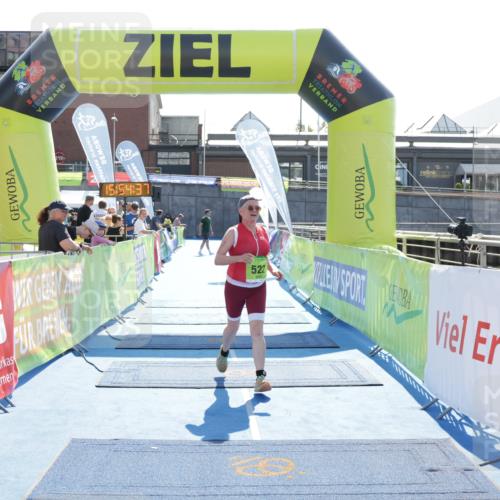 10.08.2025 - GEWOBA Citytriathlon Bremen H.Heesch http://msf.ph/oto/8555062 10.08.2025 15:54:41 Ziel 522 meine-sportfotos.de