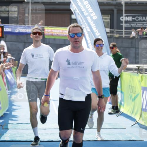 10.08.2025 - GEWOBA Citytriathlon Bremen H.Heesch http://msf.ph/oto/8555064 10.08.2025 14:15:03 Ziel 604, 642, 1029 meine-sportfotos.de