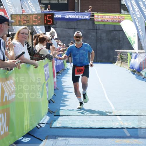 10.08.2025 - GEWOBA Citytriathlon Bremen H.Heesch http://msf.ph/oto/8555087 10.08.2025 14:15:18 Ziel 859 meine-sportfotos.de