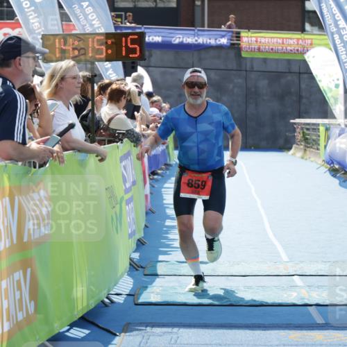 10.08.2025 - GEWOBA Citytriathlon Bremen H.Heesch http://msf.ph/oto/8555094 10.08.2025 14:15:19 Ziel 859 meine-sportfotos.de